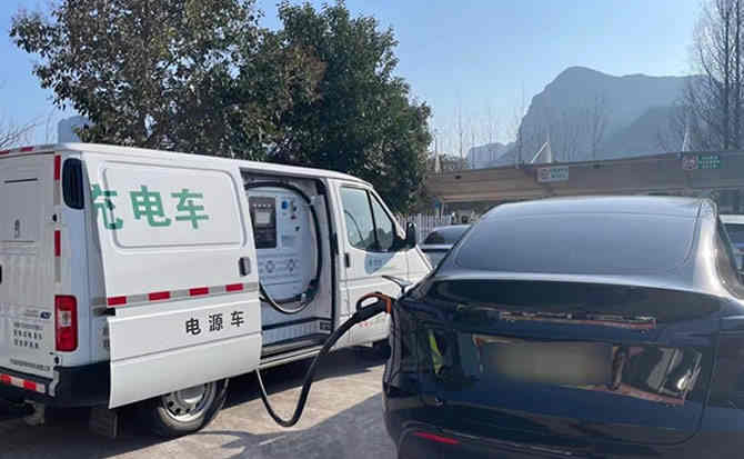 中区汽车搭电